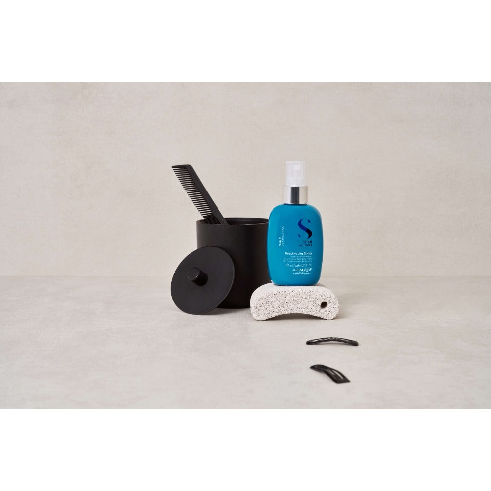 Alfaparf Milano Semi di Lino Curls Reactivating Spray – Leave‑in Spray a Göndör Fürtök Felfrissítésére és Újradefiniálására, 125 ml