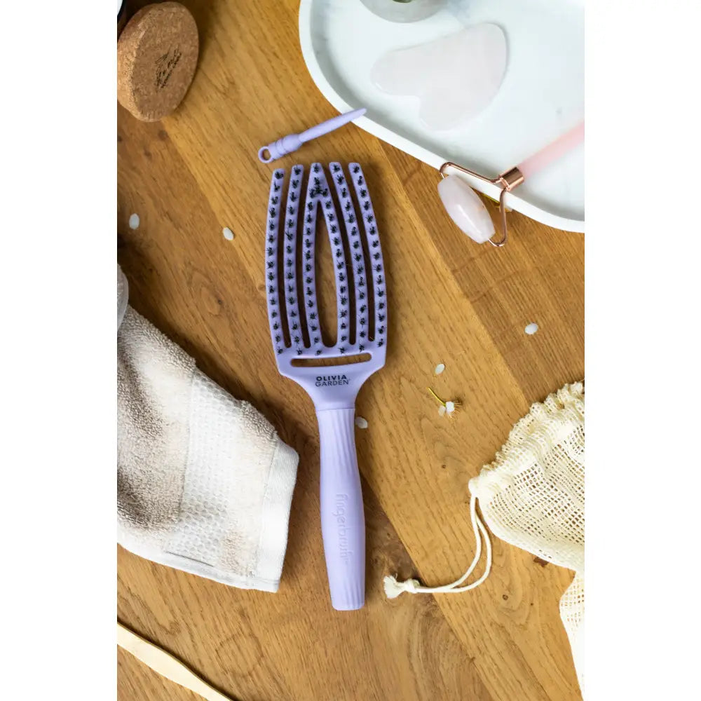 Olivia Garden Fingerbrush Care Iconic vaddisznósörtés hajkefe – Lavender (M)